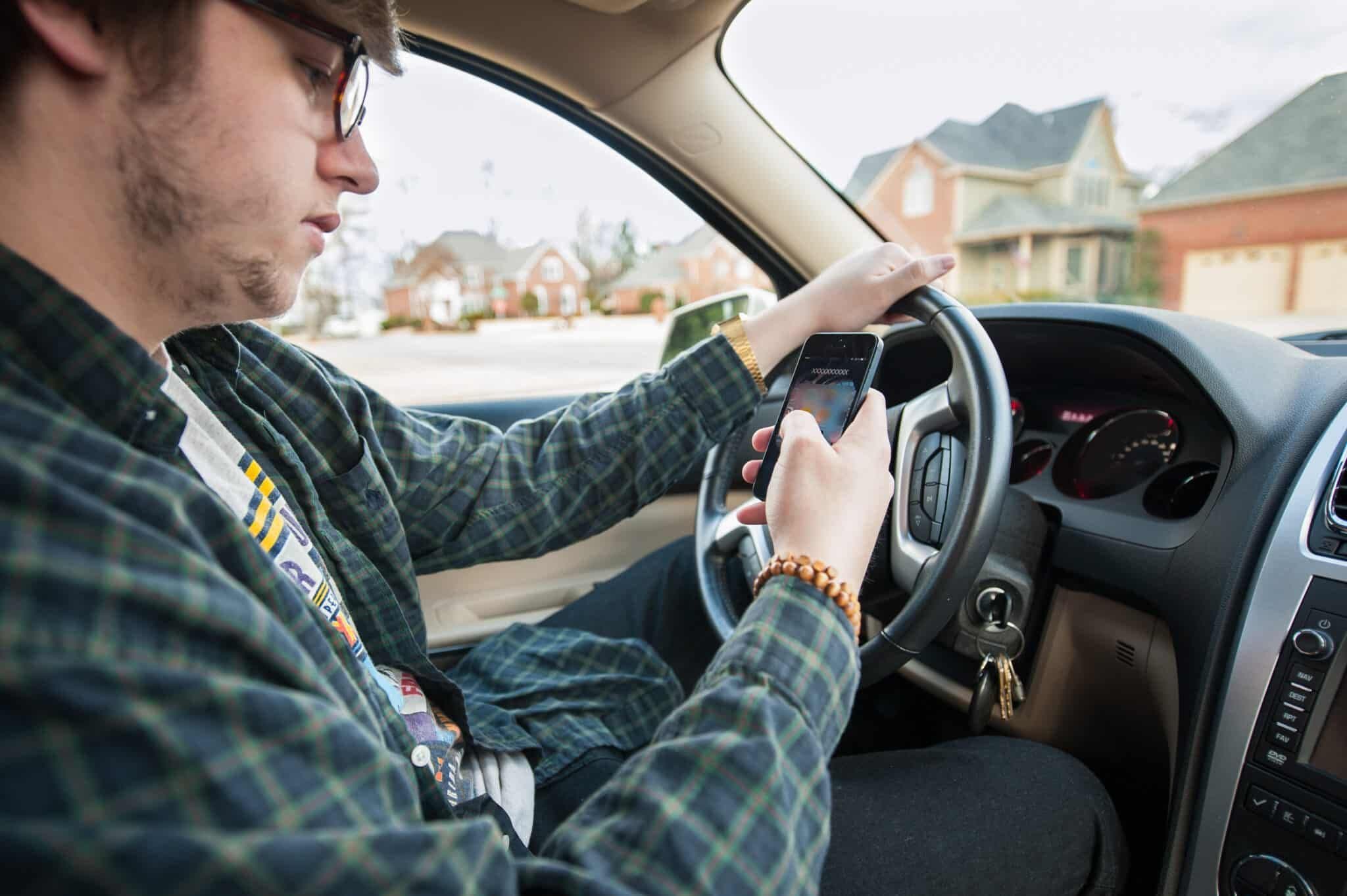 Texting-and-Driving.jpg